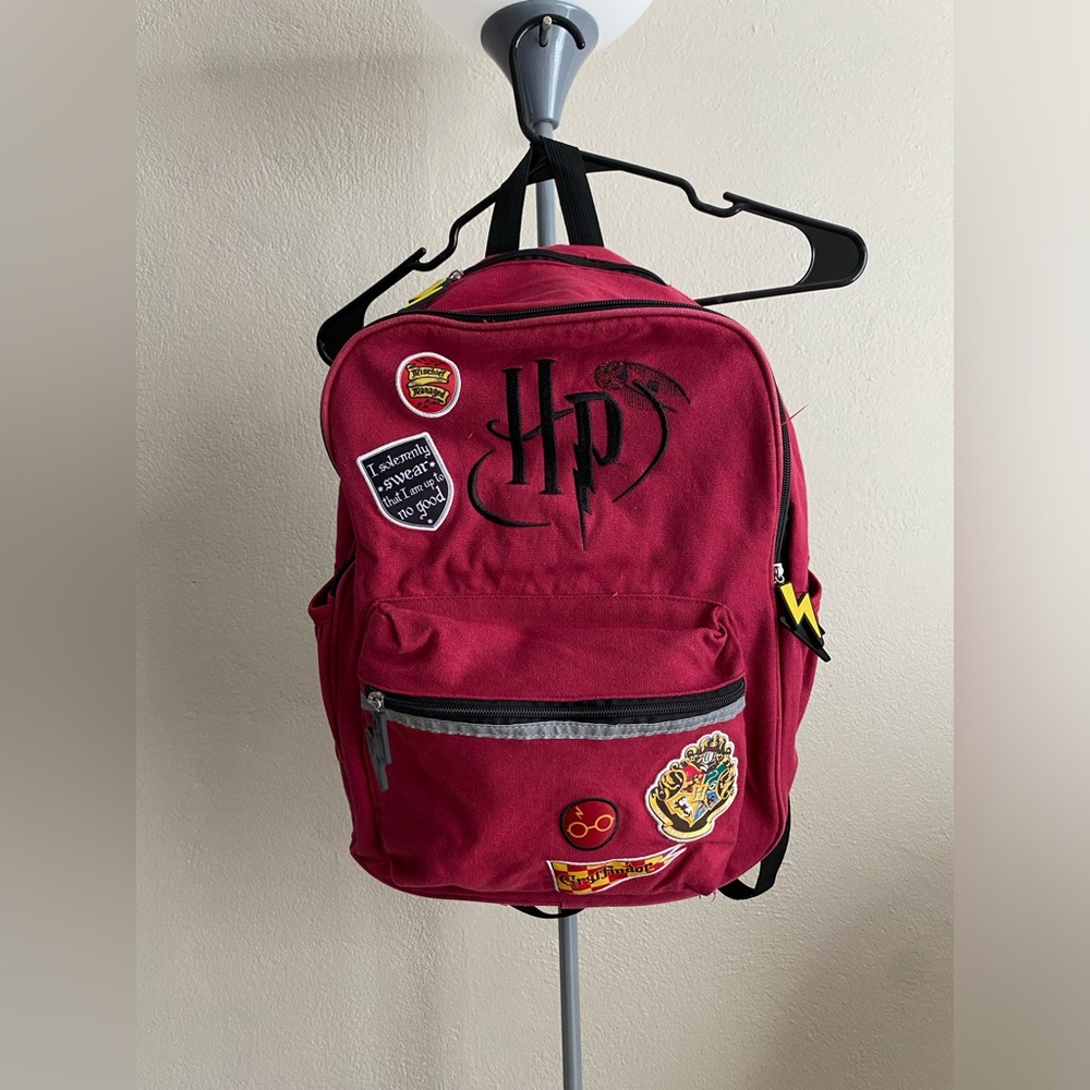 HARRY POTTER || Maroon backpack with several patches